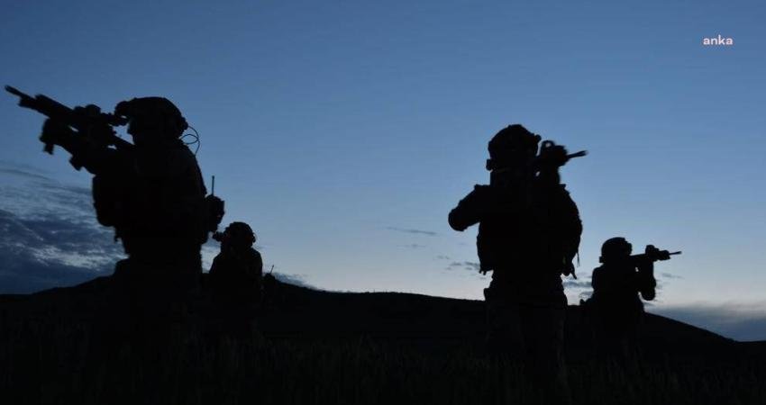 MSB: Irak’ın Kuzeyinden Kaçan 1 PKK’lı Terörist Hudut Karakolumuza Teslim Oldu Milli Savunma Bakanlığı (MSB), “Irak’ın kuzeyindeki barınma kampından kaçan 1