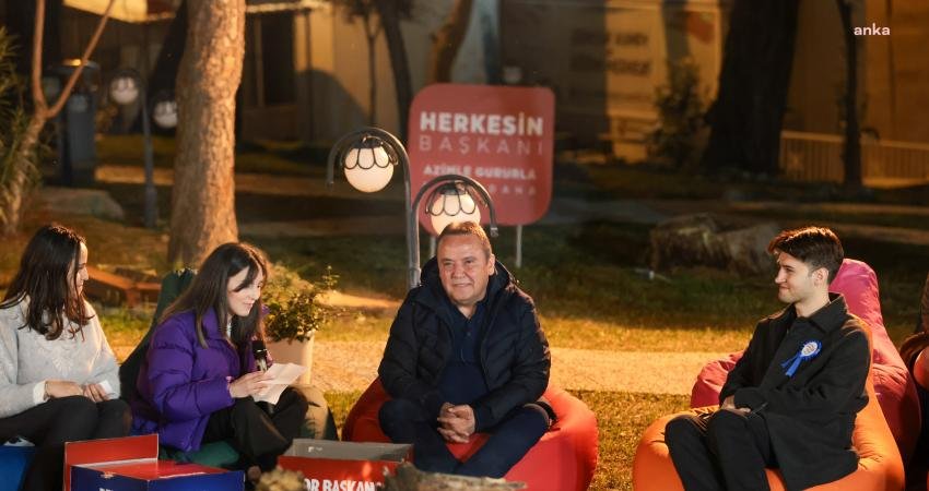 Antalya B&uuml;y&uuml;kşehir Belediye Başkanı Muhittin B&ouml;cek Antalya Gen&ccedil;lik &Ccedil;alıştayı&rsquo;nda gen&ccedil;lerle