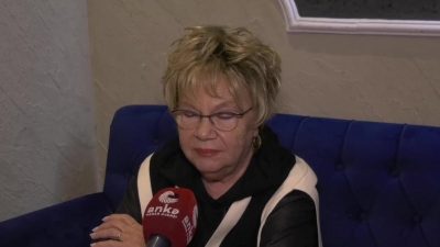 Sanat hayatında yarım asrı geride bırakan usta oyuncu Nevra Serezli,