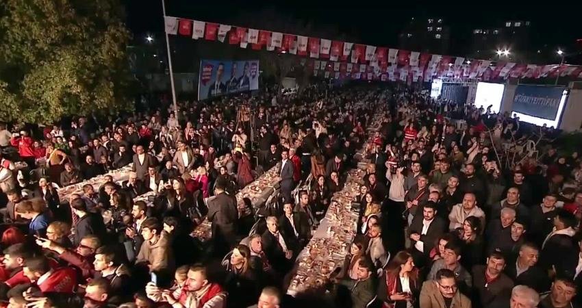 Cumhuriyet Halk Partisi Genel Başkanı Özgür Özel, İzmir Bayraklı iftar