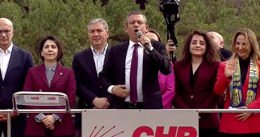 CHP Genel Başkanı &Ouml;zg&uuml;r &Ouml;zel, partisinin Ankara’nın Etimesgut il&ccedil;esinde d&uuml;zenlediği