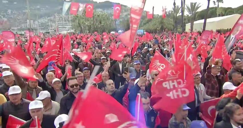 CHP Genel Başkanı &Ouml;zg&uuml;r &Ouml;zel, emeklilere hitaben “Size para yok