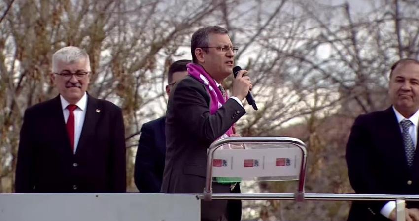 CHP Genel Başkanı &Ouml;zg&uuml;r &Ouml;zel, Isparta&rsquo;da ”CHP&rsquo;deki para sayma” g&ouml;r&uuml;nt&uuml;lerine