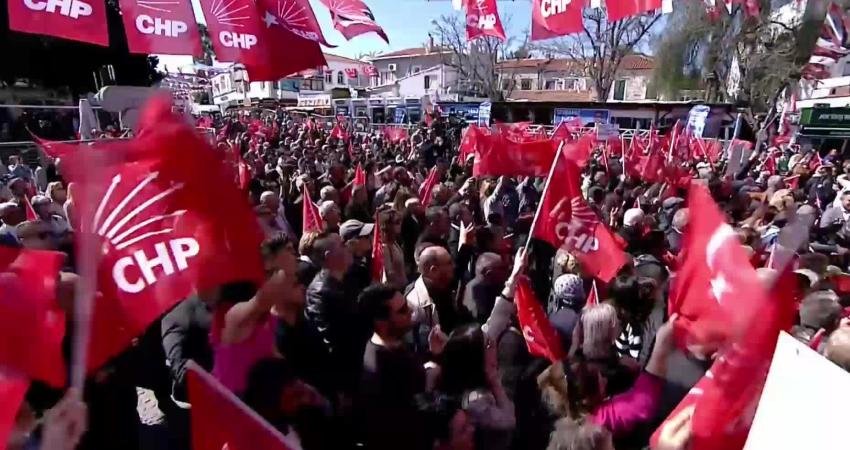 CHP Genel Başkanı Özgür Özel, Foça’da; AKP’nin İzmir Büyükşehir Belediye