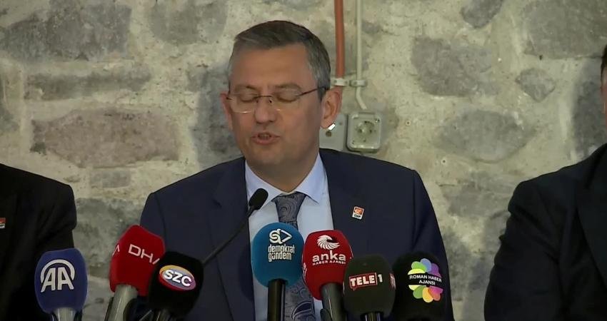 Özgür Özel İzmir’de Roman Yurttaşlarla Buluştu… Özel: Romanların Uğradıkları Çeşitli Ayrımcılıklar ve Adaletsizlikler Var Cumhuriyet Halk Partisi Genel Başkanı Özgür Özel, İzmir’de Roman yurttaşlarla