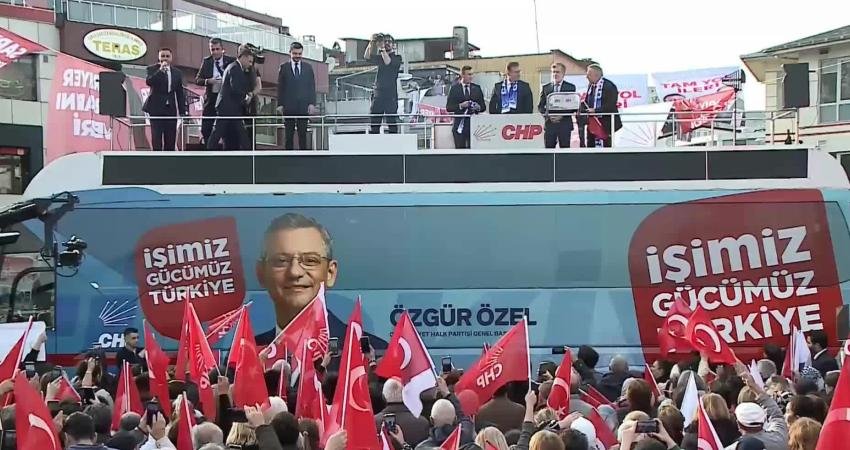CHP Genel Başkanı Özgür Özel, İstanbul’un Sarıyer ilçesindeki halk buluşmasında;