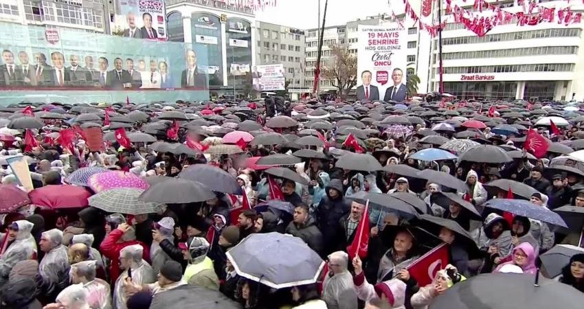 CHP Genel Başkanı &Ouml;zg&uuml;r &Ouml;zel, Samsun&rsquo;da; &ldquo;Sizi g&uuml;&ccedil;s&uuml;z, zayıf, yalnız