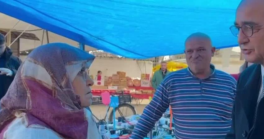CHP Aydın Milletvekili B&uuml;lent Tezcan, İncirliova pazarında esnaf ve vatandaşları