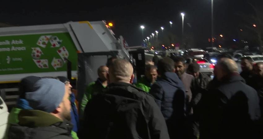 İstanbul B&uuml;y&uuml;kşehir Belediye (İBB) Başkanı Ekrem İmamoğlu, sahurda Bayrampaşa Hal