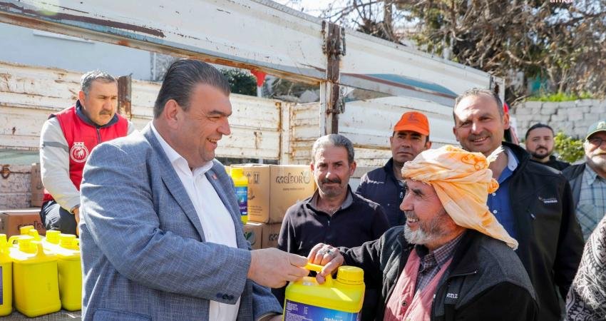 Seferihisar Belediye Başkanı İsmail Yetişkin: “Seferihisar’da Uluslararası Bir Bağ Rotasını Hayata Geçirmek İçin Çalışmalara Başladık” Seferihisar Belediyesi, üretici destekli çalışmaları kapsamında üzüm üreticilerine 5000 litre