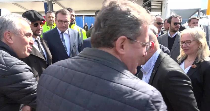 Soyer: “Geleceğin Aydınlık Türkiye’si İçin Hep Beraber Çalışmaya Devam Edeceğiz” İzmir Büyükşehir Belediye Başkanı Tunç Soyer, “Beş yıl boyunca rozetsiz