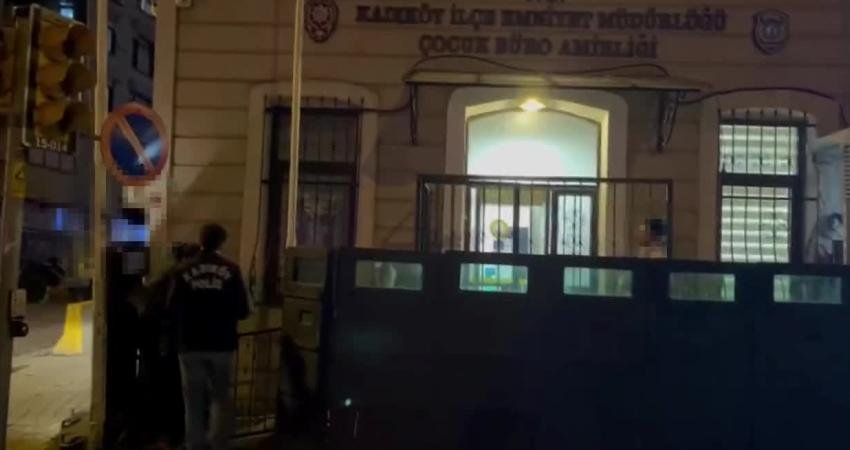 Kadık&ouml;y’de lastiğinin patlak olması nedeniyle m&uuml;şteri olarak almadığı 3 kişi