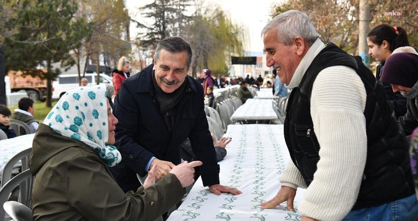 Tepebaşı Belediye Başkanı Ahmet Ata&ccedil;, Şarh&ouml;y&uuml;k Mahallesi&rsquo;nde d&uuml;zenlenen iftar programında