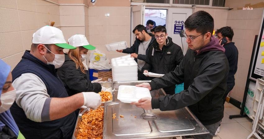 Tepebaşı Belediyesi&rsquo;nin &uuml;niversite &ouml;ğrencileri i&ccedil;in hizmete sunduğu &uuml;cretsiz yemek hizmeti,