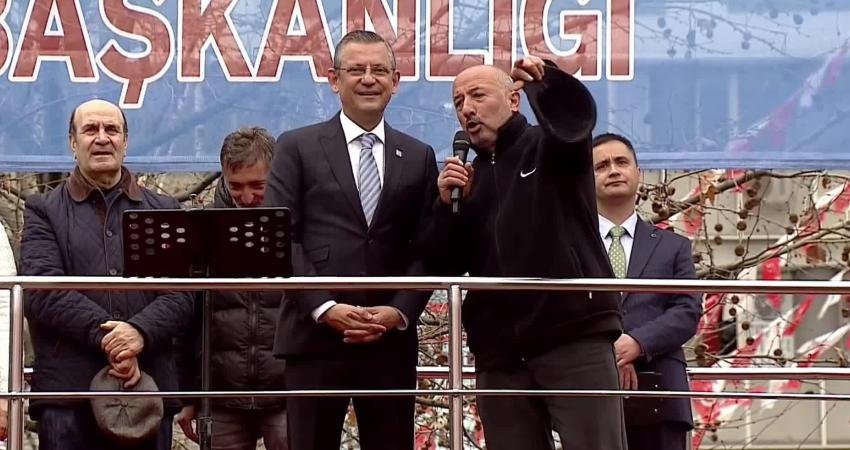 CHP Genel Başkanı &Ouml;zg&uuml;r &Ouml;zel’in Trabzon’da k&uuml;rs&uuml;ye &ccedil;ağırdığı emekli vatandaş