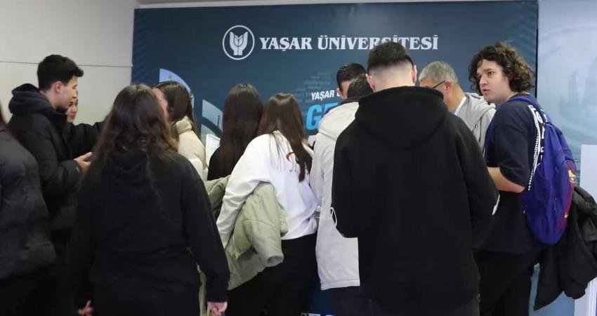 &Uuml;niversiteye hazırlanan gen&ccedil;ler, Marmaris Belediyesi ve Tercih Fuarcılık iş birliğiyle
