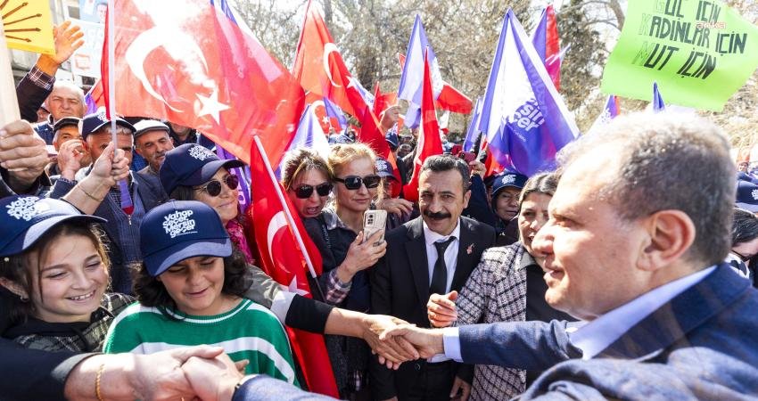 Vahap Seçer, Mut Seçim Koordinasyon Merkezi’ni Açtı: “Ben Hizmetlerimizden Memnun Olanların Oyunu İstiyorum” Mersin Büyükşehir Belediye Başkanı Vahap Seçer, Mut Seçim Koordinasyon Merkezi’nin
