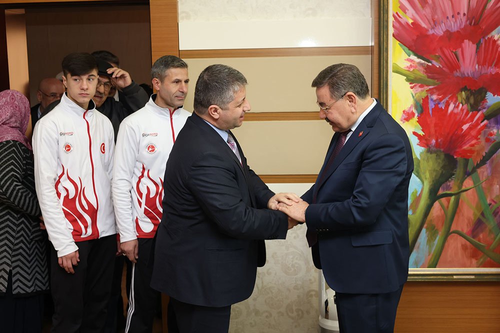 baskan-odabasi-vatandaslarla-bayramlasti