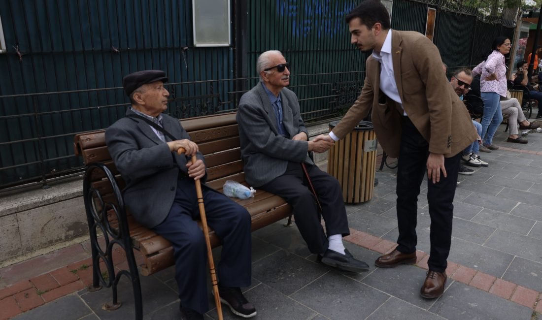 Başkan Hüseyin Can Güner’den Vatandaşlara Kuğulu Park Sürprizi Çankaya Belediye Başkanı Hüseyin Can Güner, Ramazan Bayramı’nın ikinci günü