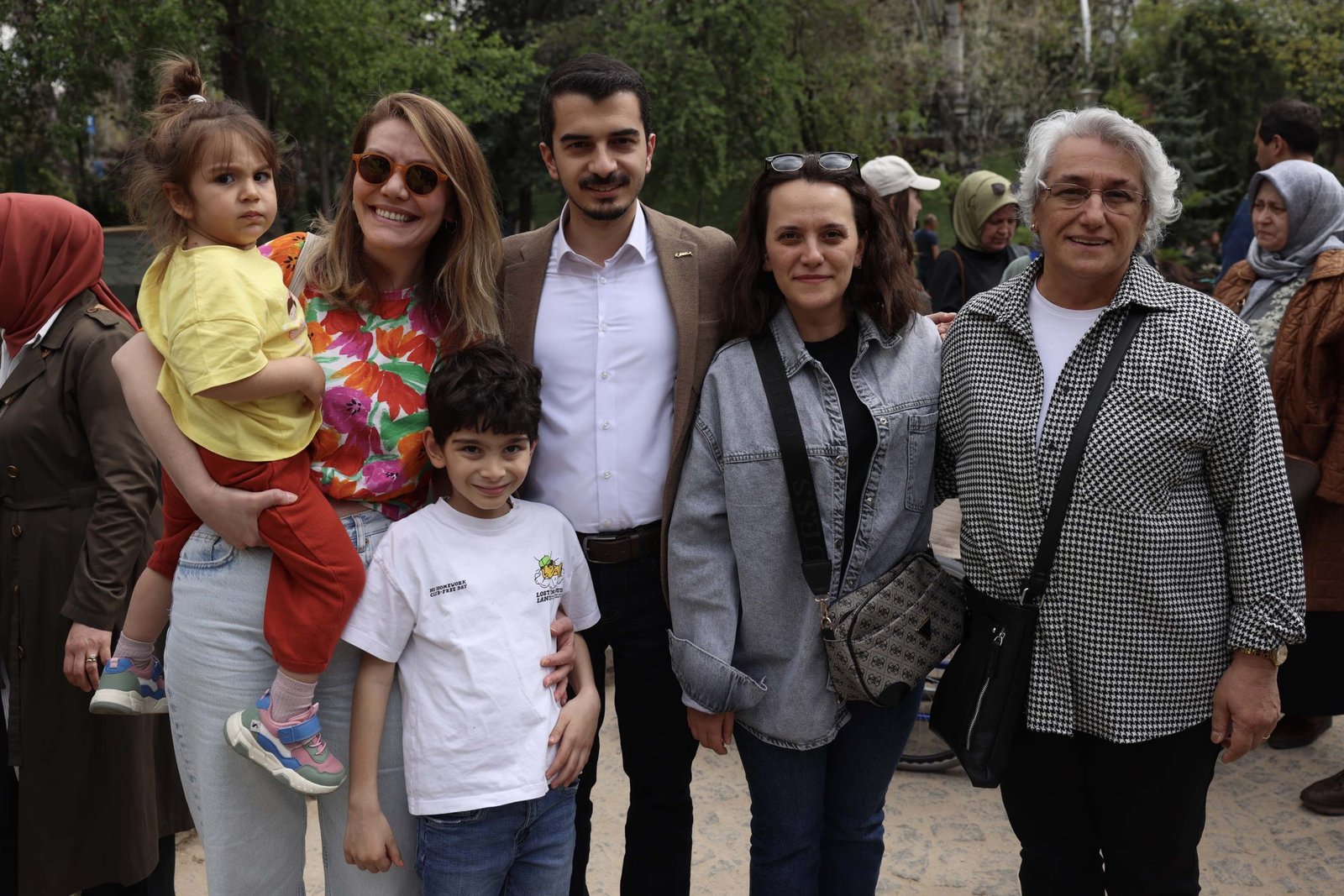 baskan-gunerden-vatandaslara-kugulu-park-surprizi