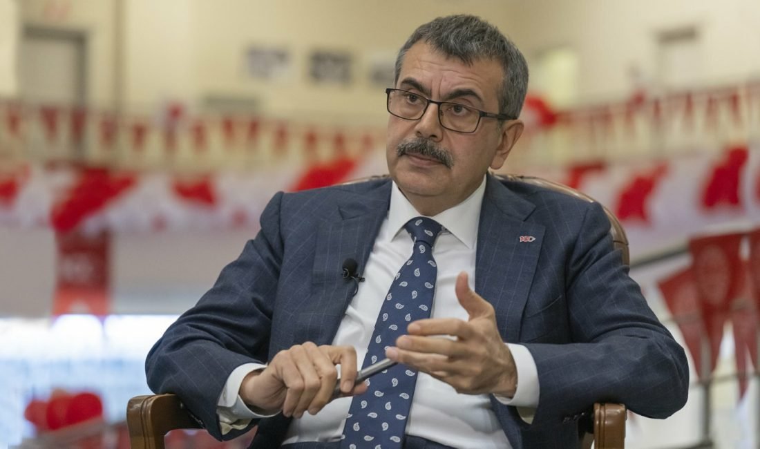 Milli Eğitim Bakanı Yusuf Tekin, yeni müfredat taslağının yarın öğleden
