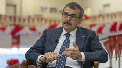Milli Eğitim Bakanı Yusuf Tekin, yeni müfredat taslağının yarın öğleden