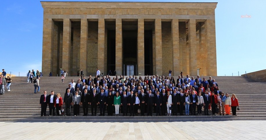 mugla-buyuksehir-belediye-baskani-aras-anitkabirde-atanin-huzurunda
