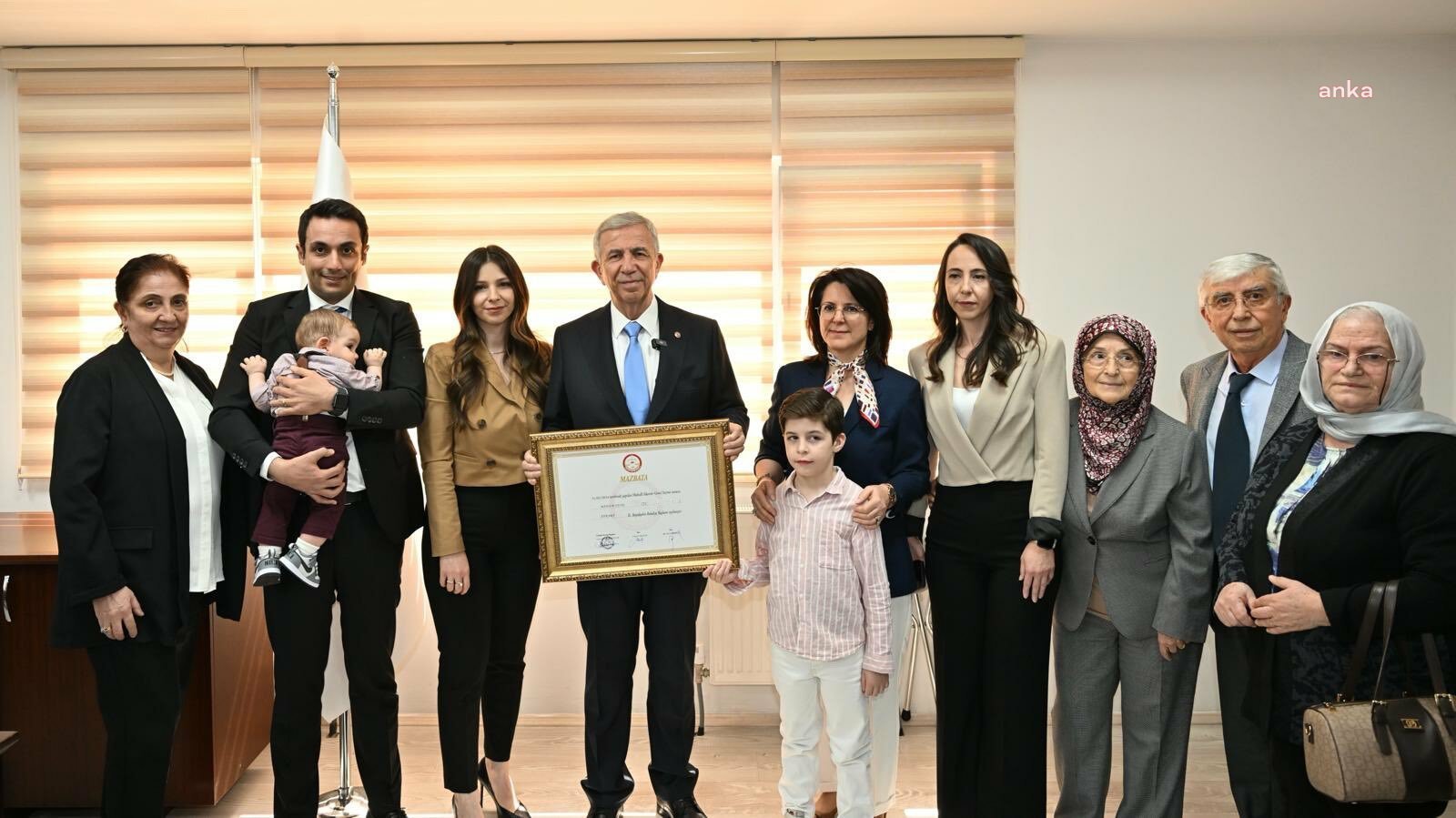 mansur-yavas-mazbatasini-aldi-ankara-yuksek-bir-oyla-mansur-yavas-belediyeciligini-tescilledi-bize-guvenenlerin-basini-egdirecek-hicbir-isin-icinde-olmayacagiz