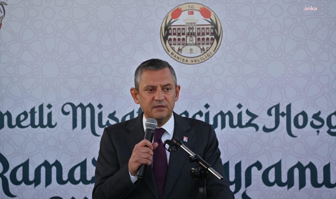 Manisa Valiliği’nce düzenlenen bayramlaşma töreninde konuşan CHP Genel Başkanı Özgür