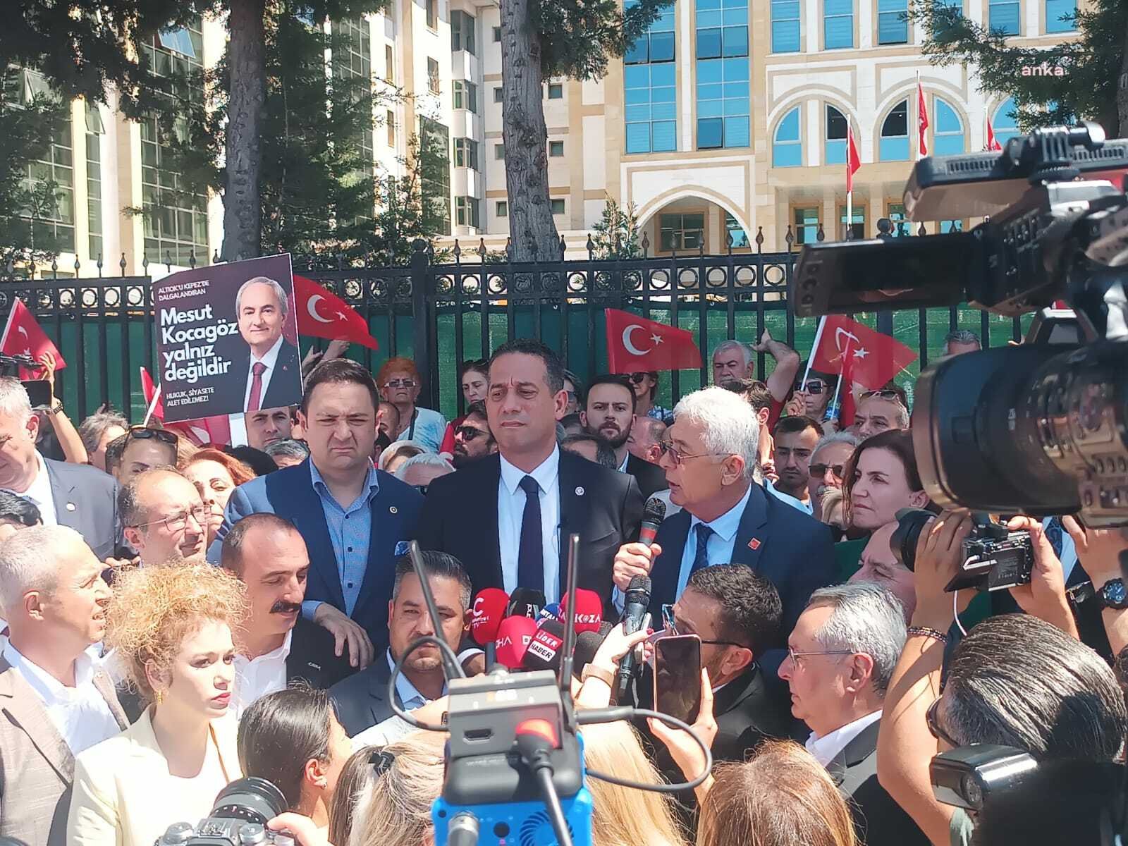 chp-heyeti-antalya-adliyesi-onunde-ali-mahir-basarir-belediye-baskanimiz-haksiz-hukuksuz-dehset-verici-sekilde-tutuklu-derhal-mesut-kocagozun-tahliyesine-karar-verin