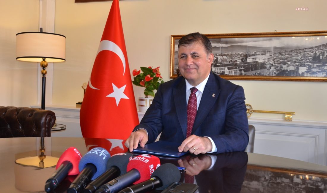 İzmir’in yeni Büyükşehir Belediye Başkanı Dr. Cemil Tugay, “İzmir benim