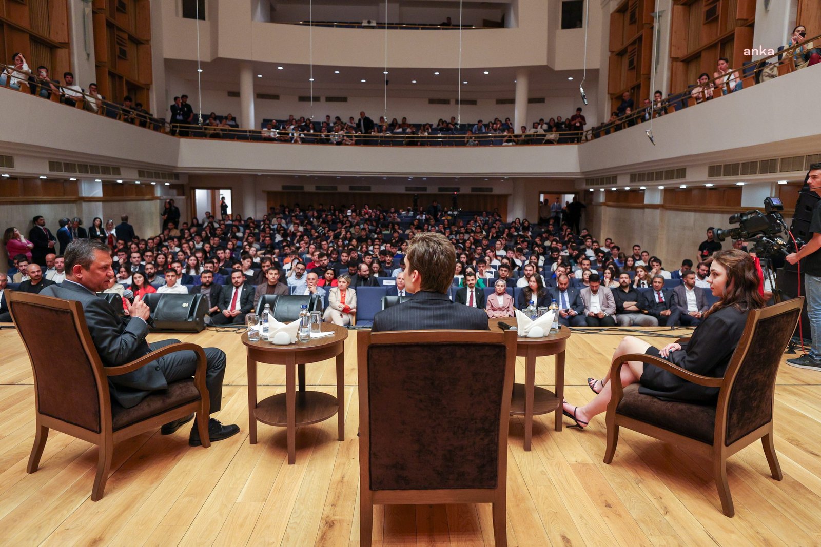 ozgur-ozel-bilkent-universitesinde-genclerle-bulustu-bugun-beka-sorunu-her-dort-gencten-ucunun-bavullari-zihninde-toplamis-olmasidir