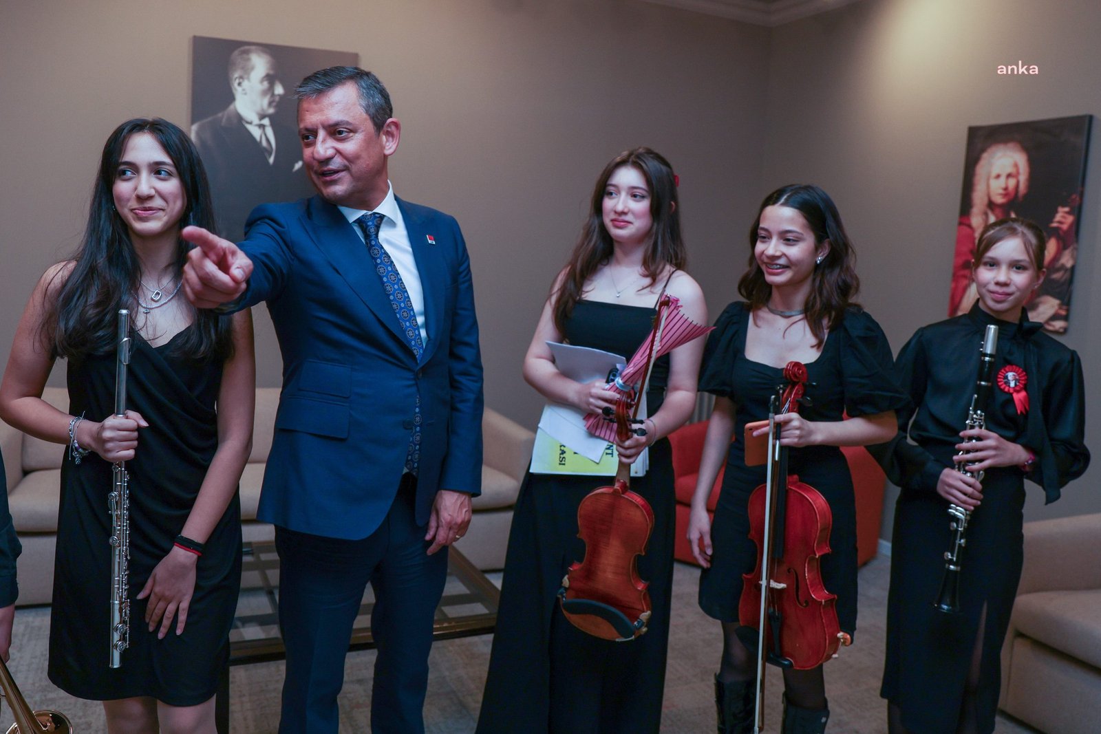chp-genel-baskani-ozgur-ozel-bilkent-cocuk-senfoni-orkestrasi-konserine-katildi