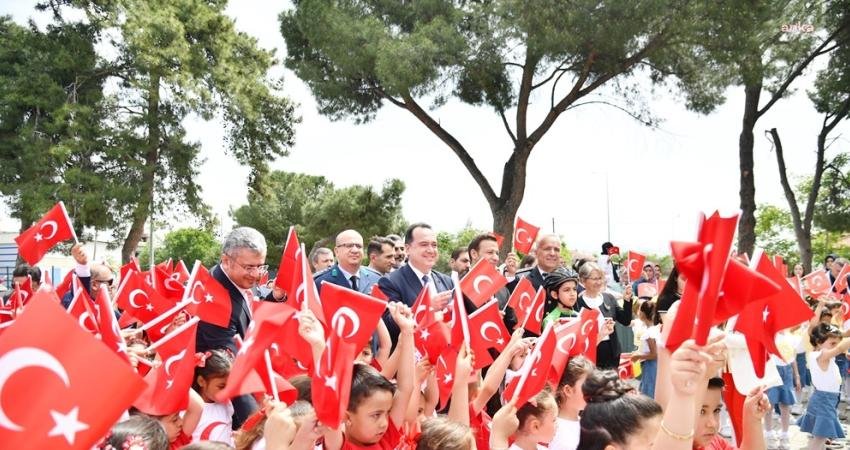 (MANİSA) – Akhisar Belediyesi, 23 Nisan Ulusal Egemenlik ve &Ccedil;ocuk