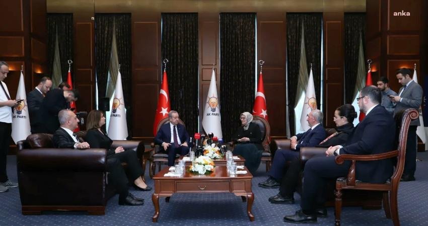 MHP Genel Başkan Yardımcısı Sadir Durmaz başkanlığındaki heyet, AKP’ye bayram