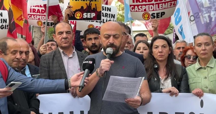 DEM Parti Van Büyükşehir Belediye Başkanlığı’nı kazanan Abdullah Zeydan’a mazbata