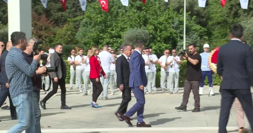 (ANTALYA) – Antalya B&uuml;y&uuml;kşehir Belediye Başkanı Muhittin B&ouml;cek, 23 Nisan