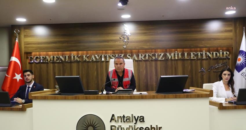 Antalya Büyükşehir Belediye Meclisi, yeni dönemin ilk toplantısını yaptı. Antalya