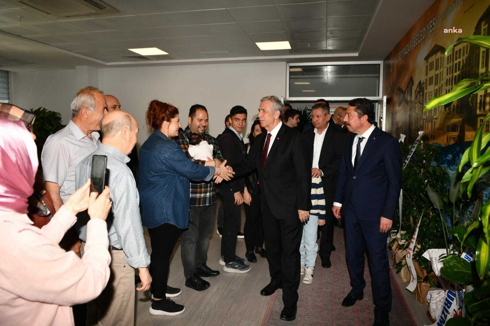 mansur-yavas-beypazarinda-hemsehrileriyle-bayramlasti