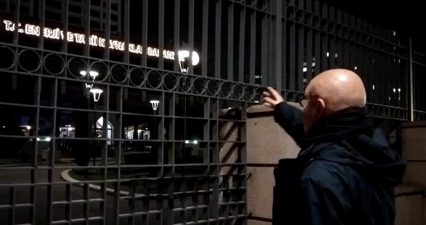 Bakanlık Önünde Oturma Eylemi Başlatan CHP’li Tanal: “Suriye’ye Ücretsiz Elektrik Gönderiliyor Ama Benim Vatandaşım Mağdur” Şanlıurfa ve Mardin'deki elektrik kesintilerini protesto etmek için Enerji ve