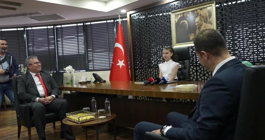 (BALIKESİR) – Balıkesir B&uuml;y&uuml;kşehir Belediye Başkanı Ahmet Akın, 23 Nisan