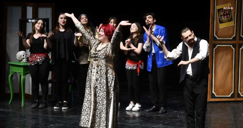 Başkent Gençlik Meclisi’nden “Ah Tiyatro Vah Tiyatro” Oyunu Ankara Kent Konseyi (AKK) Başkent Gençlik Meclisi Kent Sahne ekibi,