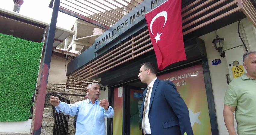 İzmir’de Bornova Belediye Başkanı Ömer Eşki, seçim sonrası mahallelere gerçekleştirdiği