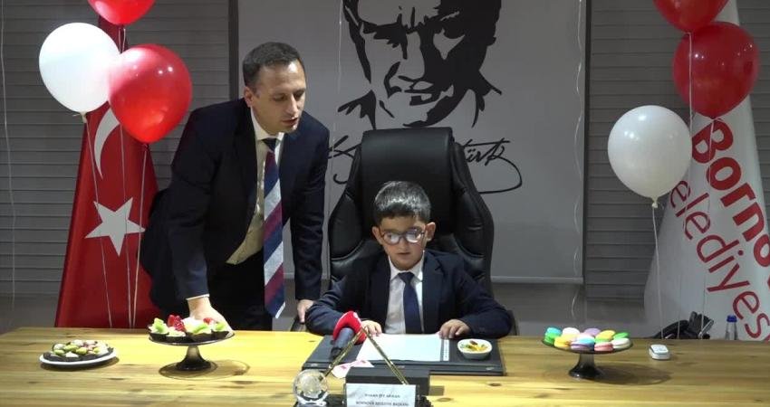 (İZMİR) – Bornova Belediye Başkanı &Ouml;mer Eşki, 23 Nisan geleneğini,