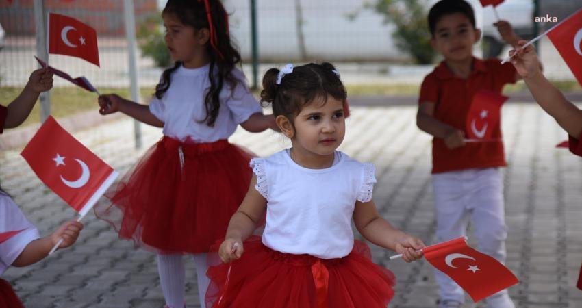 (ADANA) – Ceyhan Belediye Başkanı Kadir Aydar, 23 Nisan Ulusal