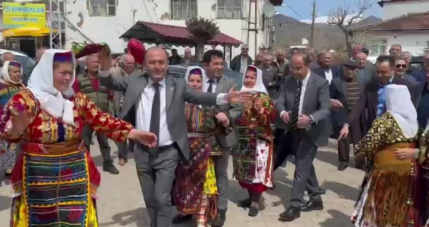 CHP Genel Başkan Yardımcısı Özgür Karabat, Tokat Almus’a Bağlı Belediyeleri Ziyaret Etti CHP Genel Başkan Yardımcısı Özgür Karabat, CHP’nin kazandığı Tokat’ın Almus