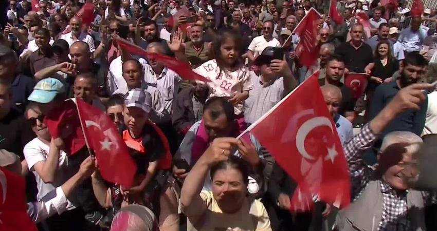 CHP Genel Başkanı Özgür Özel, Denizli programının ardından Manisa’nın Sarıgöl