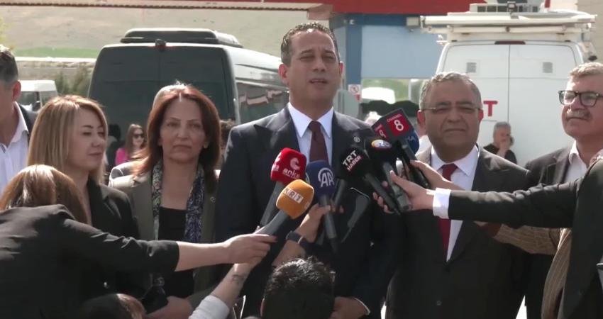 CHP Heyeti Kobani Davası İçin Mahkeme Heyeti’ne Seslendi: ”Gözünüzü, Kulağınızı Siyasi Baskılardan Uzak Tutun” Sincan Cezaevi’nde görülen Kobani Davası öncesinde duruşmayı takip eden CHP