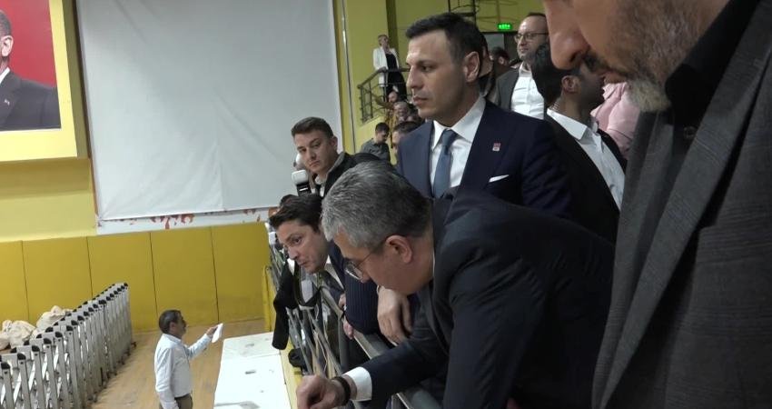 CHP İstanbul İl Başkanı Özgür Çelik, akşam saatlerinde CHP Meclis