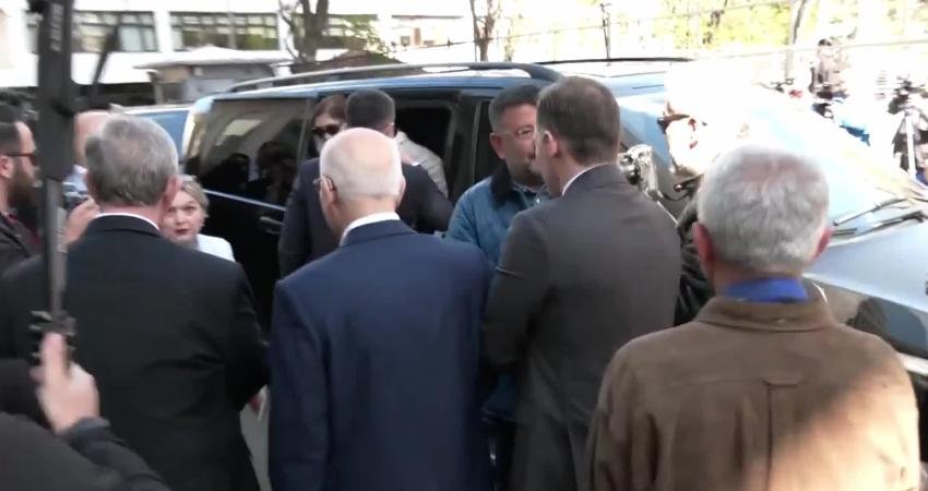 Hatay’da mazbatanın AKP’nin adayına verilmesini protesto etmek için Yüksek Seçim